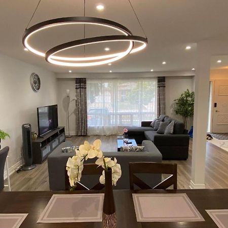 Spectacular 3 Bedroom 2 Wr House - Close To Airport Торонто Екстер'єр фото