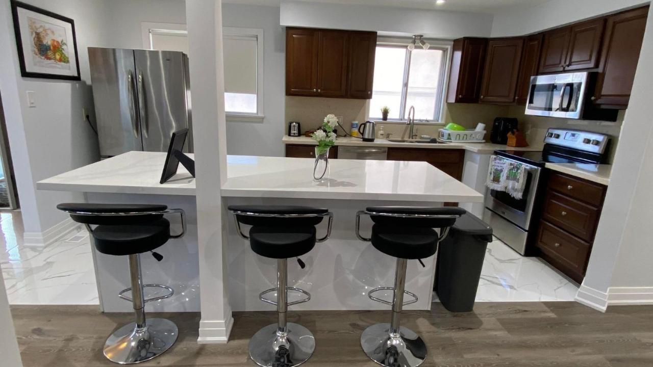 Spectacular 3 Bedroom 2 Wr House - Close To Airport Торонто Екстер'єр фото