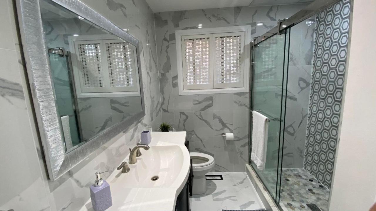 Spectacular 3 Bedroom 2 Wr House - Close To Airport Торонто Екстер'єр фото