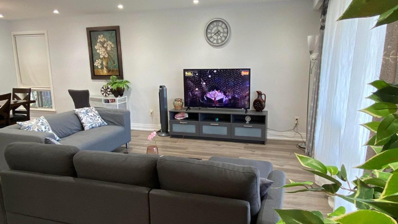 Spectacular 3 Bedroom 2 Wr House - Close To Airport Торонто Екстер'єр фото