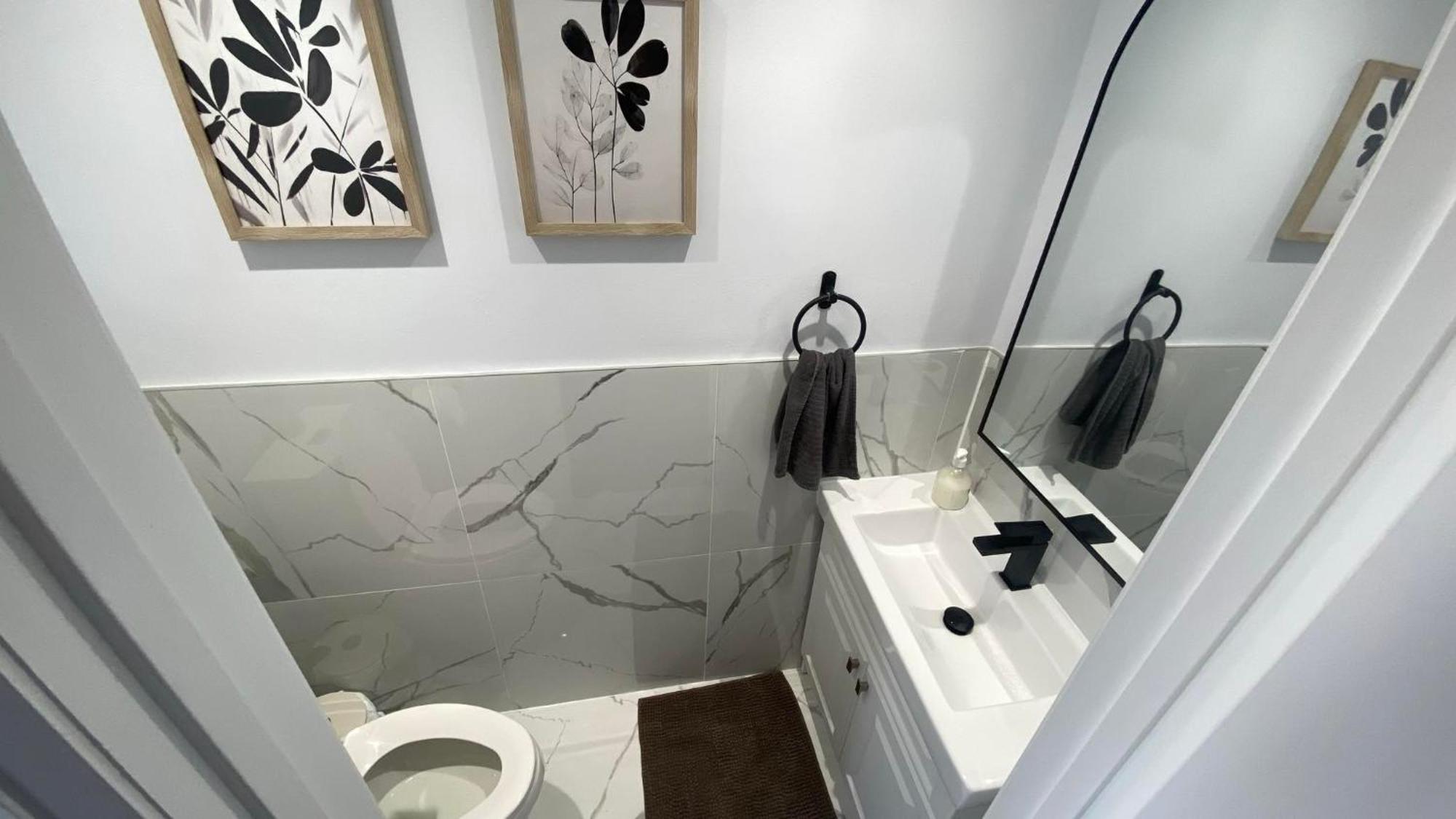 Spectacular 3 Bedroom 2 Wr House - Close To Airport Торонто Екстер'єр фото