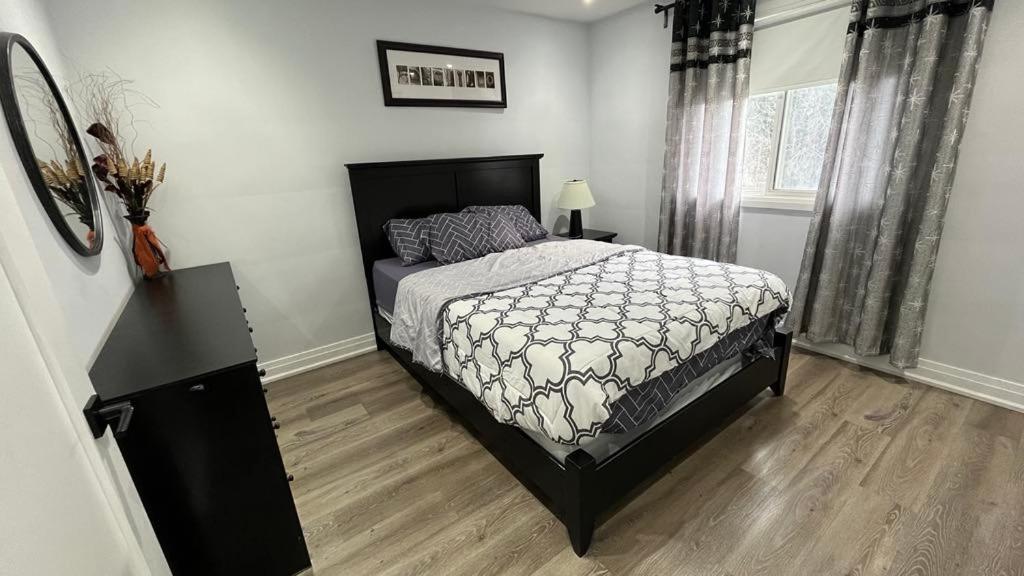 Spectacular 3 Bedroom 2 Wr House - Close To Airport Торонто Екстер'єр фото
